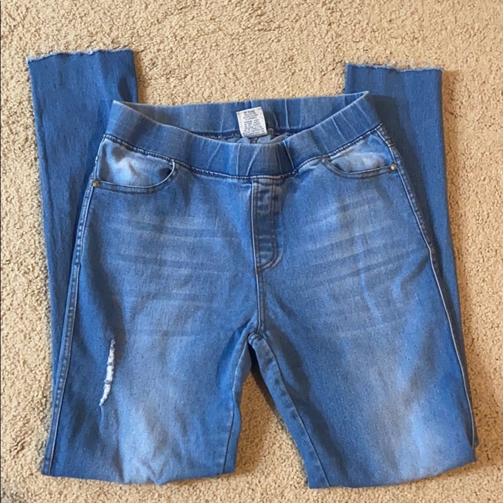 Stretch jeans distressed at knee
